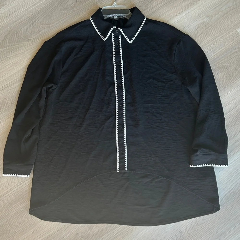 Adrianna Papell Button Up Top M Black White Relaxed Embroidered Woven Career